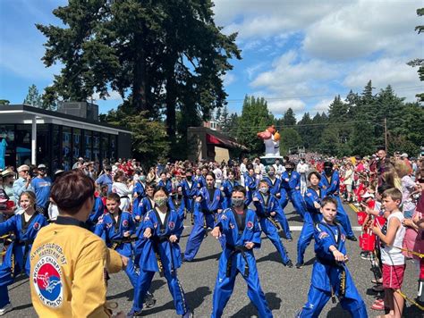 Lake Oswego Parade World Champion Taekwondo