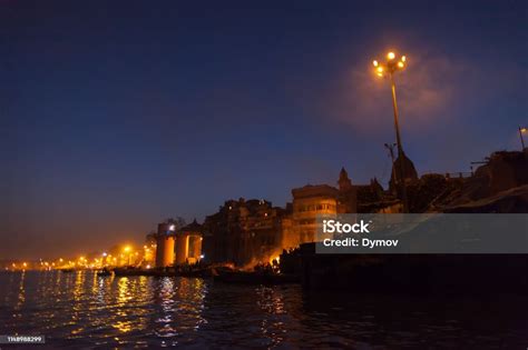 Night Cremation On Manikarnika Ghat In Varanasi Stock Photo Download