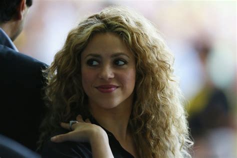 Shakira performs at World Cup Closing Ceremony in Brazil, is the ...