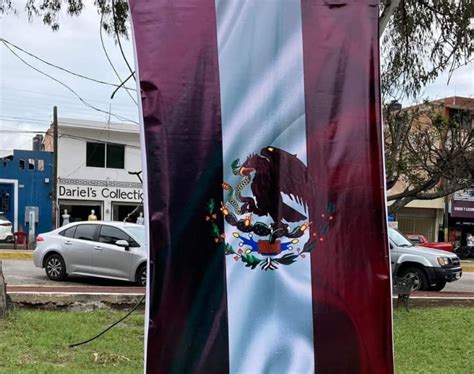 Cambian Colores A Bandera Mexicana Por El De Morena Contextos