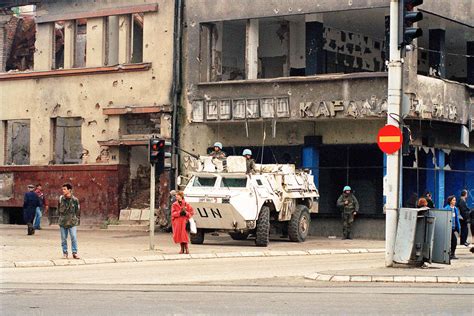 Unprofor Surveillance Patrol In Sarajevo 30 November 1994 Cvce Website