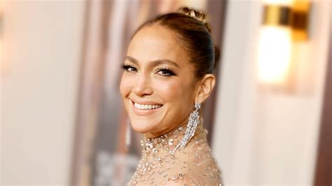 Jennifer Lopez trägt das funkelndste Naked Dress aller Zeiten mit