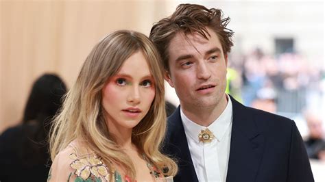 Robert Pattinson Und Suki Zeigen Sich Als Paar Bei Met Gala