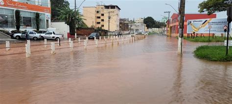 Forte Chuva Deixa Avenidas E Ruas Alagadas Em Passos Jovem Pan