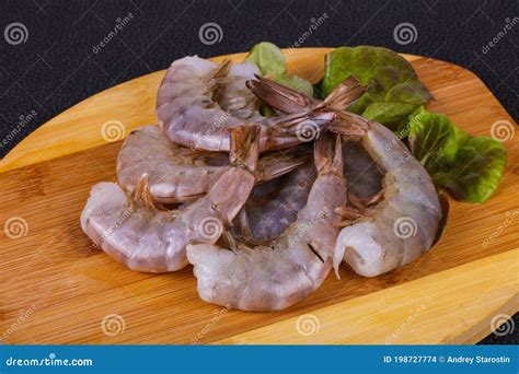 Gambas Crudas Preparadas Para Cocinar Foto De Archivo Imagen De Crudo