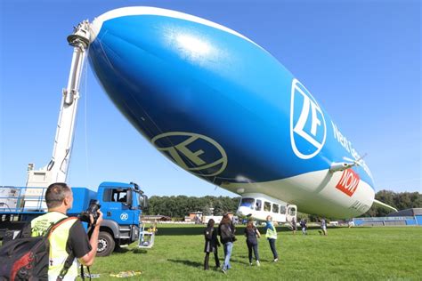 Sterowiec Zeppelin w Katowicach przyleciał na lotnisko Muchowiec