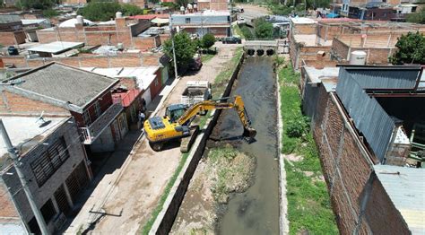 Municipio De Aguascalientes Realiza Trabajos De Desazolve En El Canal