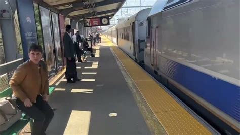 Nj Transit Northeast Corridor Local Train 3842 To New York Arriving