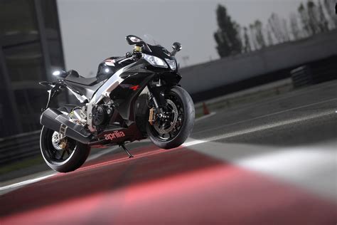 Aprilia Rsv Factory Specs Performance Photos