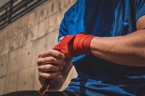 how to put on boxing wrist wraps