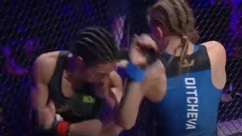 Watch Dakota Ditchevas Brutal Body Shot Knockout Of Taila Santos In Slo Mo