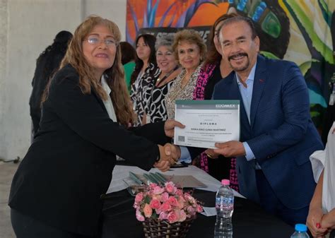 Entregan Certificados A Adultos Que Concluyeron Primaria Y Secundaria