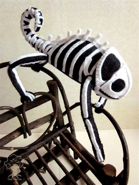 Skeleton Chameleon by quirkandbramble on DeviantArt