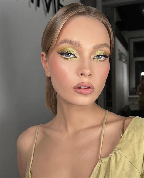 СОДА ОН МАЙ ЛИПС On Instagram “makeup Sofia Baburina” Fancy Makeup Green Makeup Unique