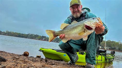 Fishing For Big Bass In The Rain Youtube