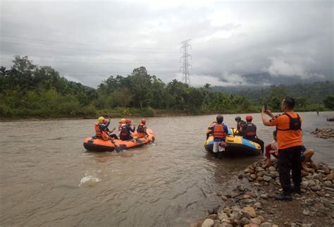 Tim SAR Cari Korban Terseret Arus Sungai Batang Masang Pasaman