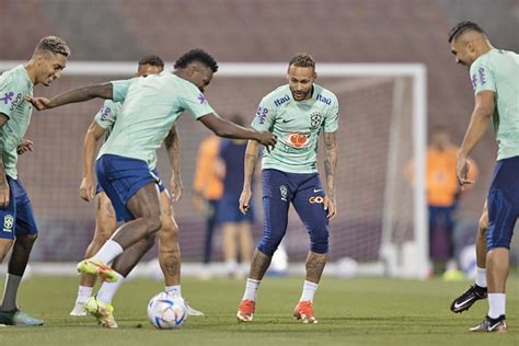 Neymar Sele O Brasileira Encerra Prepara O Para Jogo Contra A