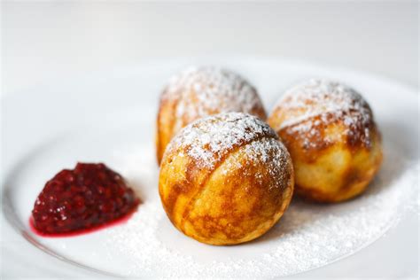 Frittelle Al Cocco Con Cuore Di Lampone Ricetta Veloce E Sfiziosa