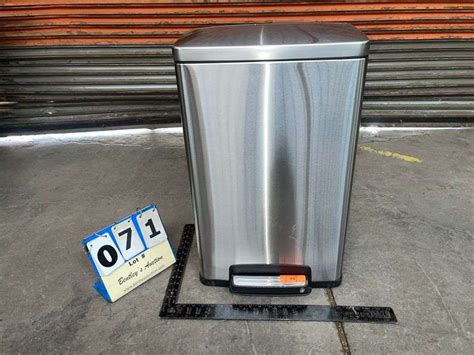 TRAMONTINA 13 GAL STAINLESS STEEL STEP CAN Bentley Associates LLC