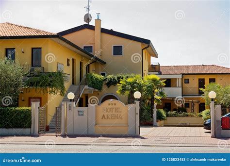 Sirmione Italy 17 August 2018 Lake Garda Beautiful Hotel In The City