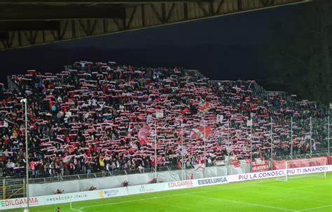 Calcio Serie C Il Mantova Batte La Pergolettese 4 1 E Torna Da Solo In