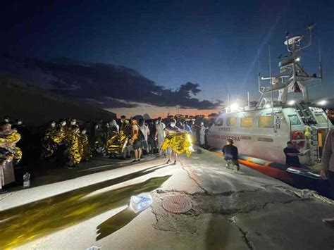 Doppio Sbarco Nel Crotonese Arrivati 196 Migranti IlDispaccio