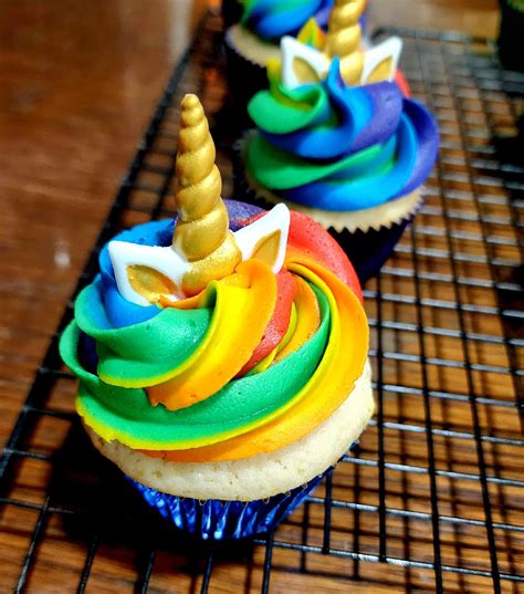 I Made Rainbow Unicorn Cupcakes R Unicorns