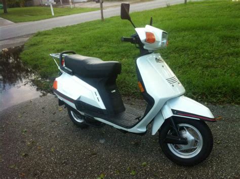 Buy 1999 YAMAHA RIVA 125 SCOOTER on 2040-motos