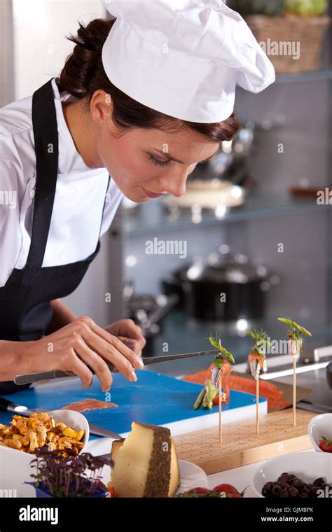 Chef styling an amuse Stock Photo - Alamy