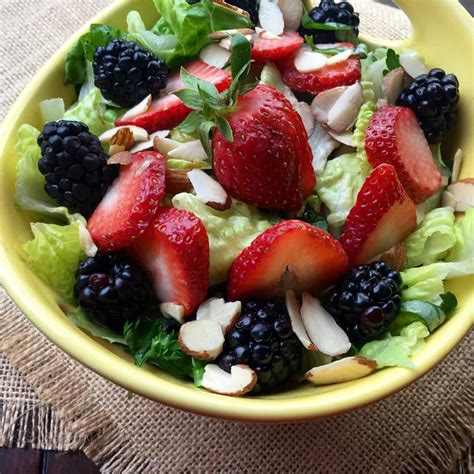 Very Berry Salad With Raspberry Vinaigrette Veggie Fun Kitchen