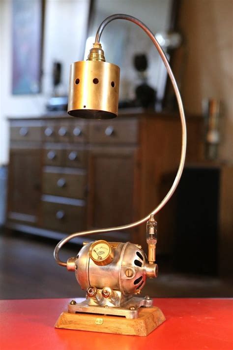 Création unique luminaire lampe récup recyclage vintage moteur et