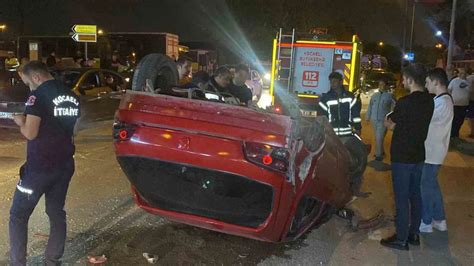 İzmit te korkunç kaza Otomobil beton bariyere çarparak takla attı