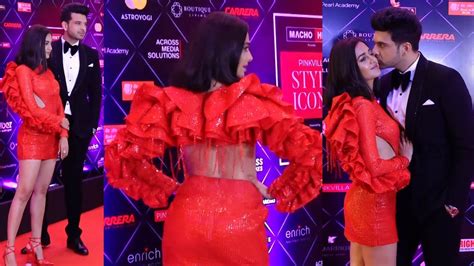 Karan Kundrra Kiss Tejasswi Prakash On Red Carpet At Style Icon Awards