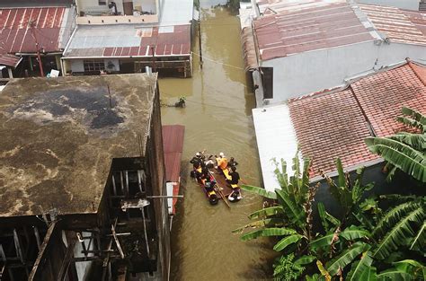 Sobe Para N Mero De Mortos Em Cheias E Deslizamento De Terras Na