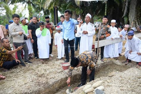 Pj Bupati Tapteng Letakkan Batu Pertama Pembangunan Masjid Pondok