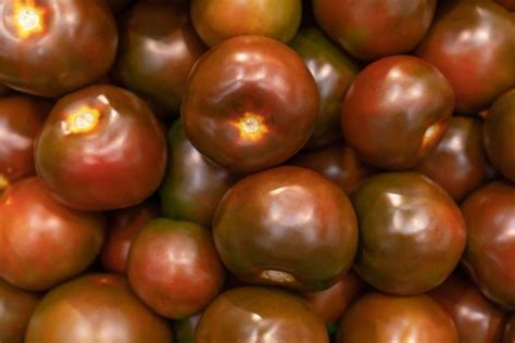 Kumato Heirloom Tomatoes Description Flavor Benefits And Uses