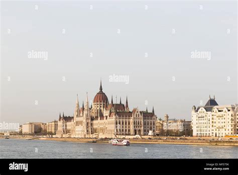 Budapest danube river parliament building hi-res stock photography and ...