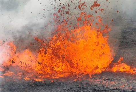 Icelandic Volcano Erupts Near Capital Astro Awani