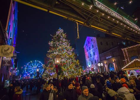 9 Things To Do At The Toronto Distillery District Christmas Market ...