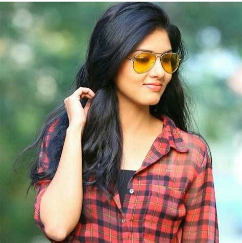 Gayathri Suresh Hot Photos Pics New Images HD Wallpapers