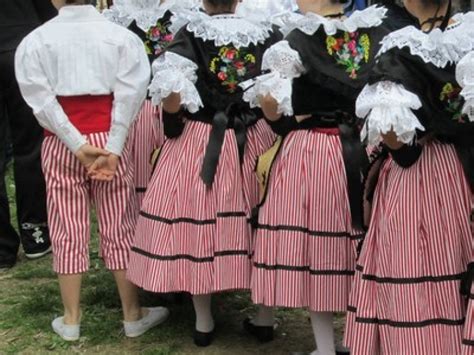 Le costume niçois origines et traditions