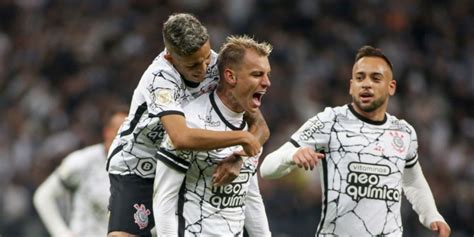 R Mi Jogador Do Corinthians De Malas Prontas Para Europa