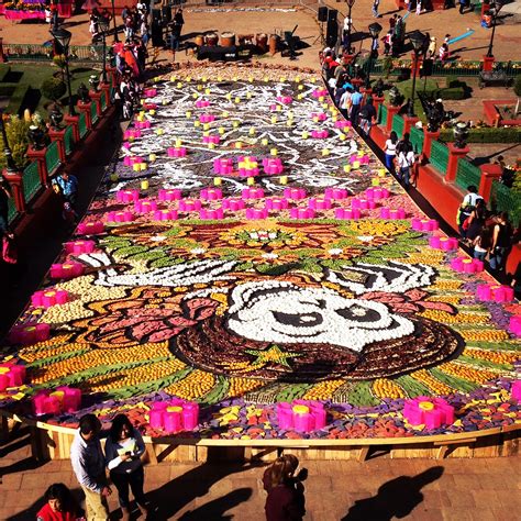 Ofrenda De Día De Muertos Metepec Estado De México México Dia De Muertos Ofrendas