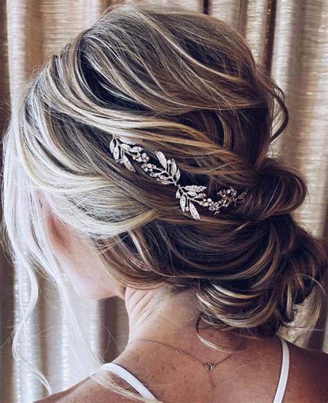 32 Classy Pretty And Modern Messy Hair Looks Pretty Textured Updo For Fine Hair