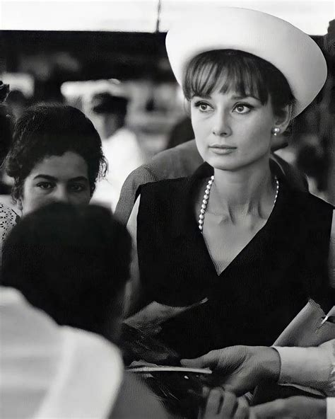 Audrey Hepburn Eternally On Instagram Audrey Hepburn Autographing In