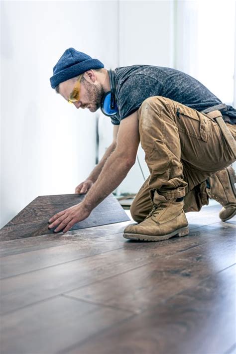 Comment R Ussir La Pose De Plinthes En Carrelage Imitation Parquet Pour