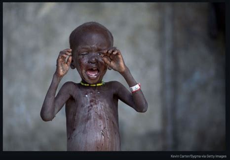 'The Vulture and the Little Girl': An Iconic Image Turns 25 The tragic ...