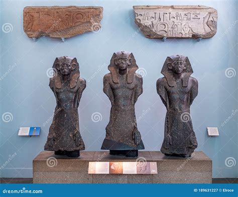 Estatuas Egipcias En El Museo Británico Estatuas De Egipto Fotografía