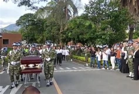 Entre Flores Canciones Y Su Música Fue Sepultado Darío Gómez En