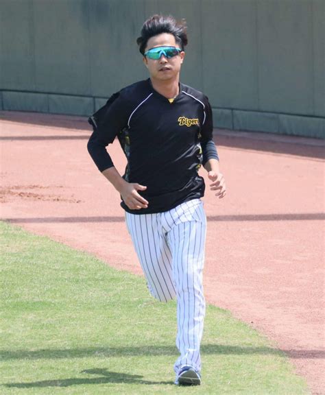 【阪神】中継ぎ主力・島本浩也が登録抹消理由を明かす「まだ痛みある。1日も早く戻れるよう」 プロ野球写真ニュース 日刊スポーツ